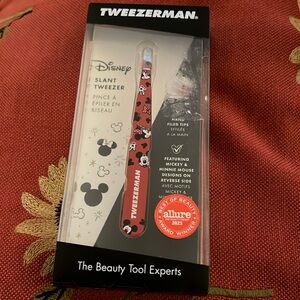 NIB Disney Valentine Mickey Mouse/Minnie reverse side Tweezerman slant tweezer